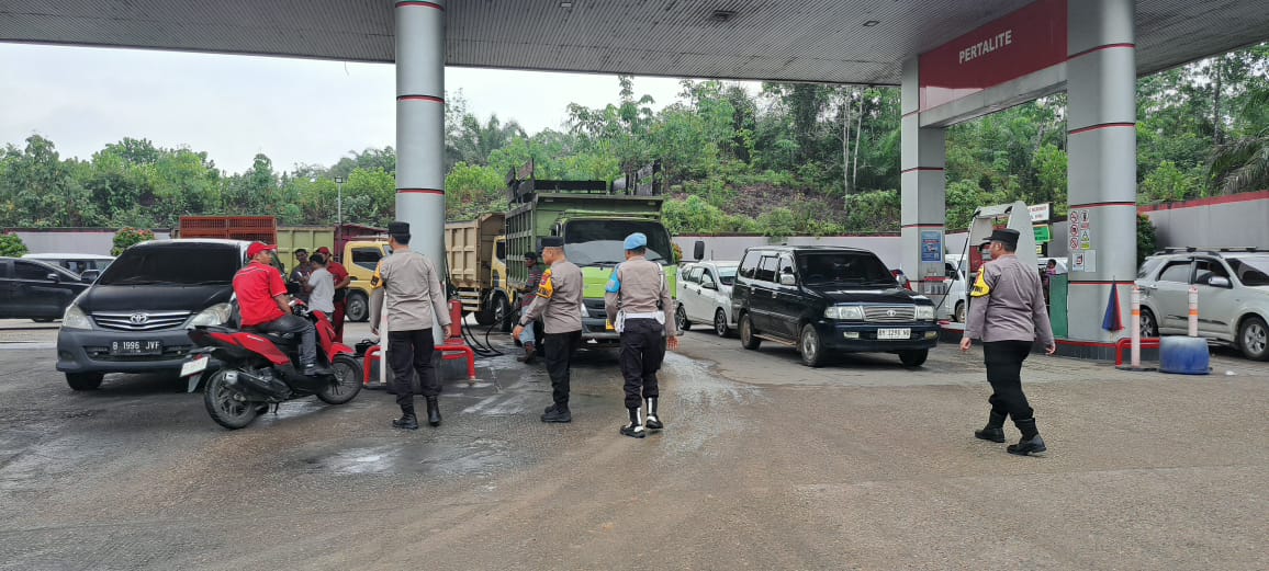 Cek Langsung SPBU Batu Gajah, Polsek Pasir Penyu Pastikan Stok BBM Aman dan Antrean Tetap Normal