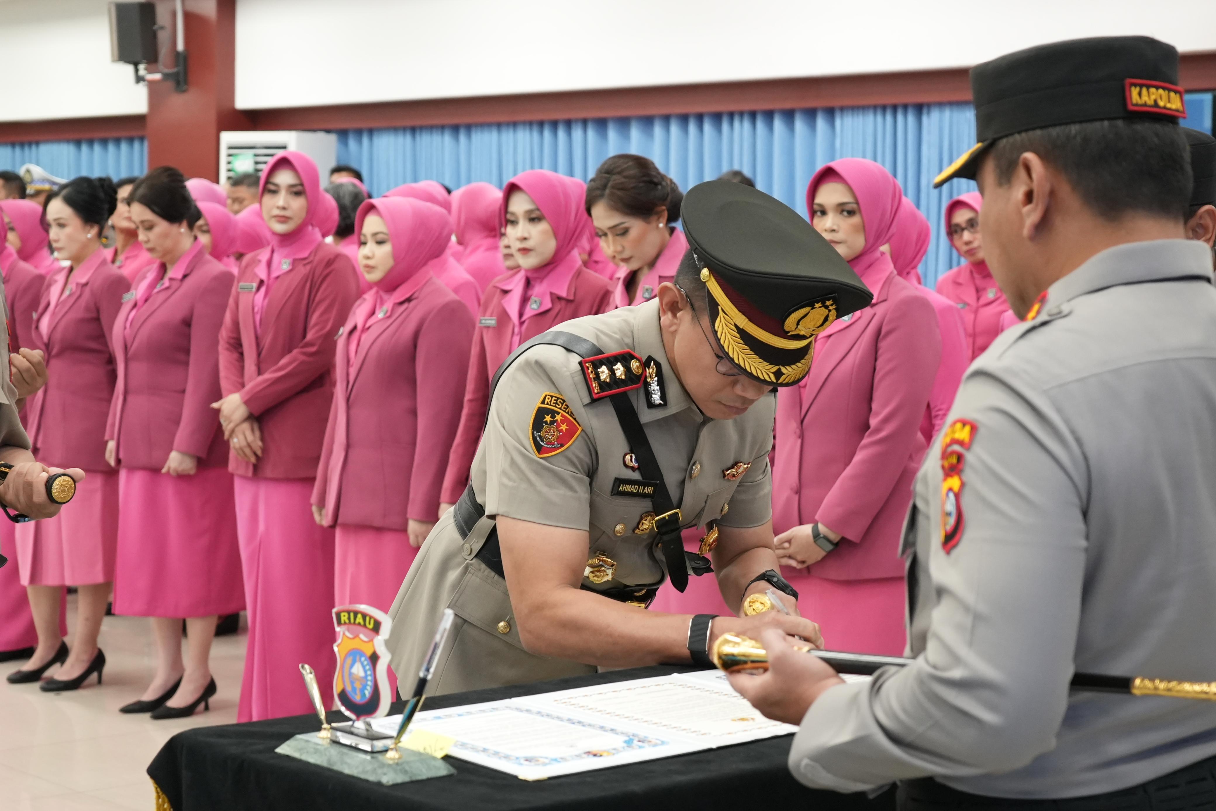 Estafet Kepemimpinan Bergulir, Kapolda Riau Pimpin Sertijab Wakapolda Riau, Irwasda, Karo SDM hingga Kapolres