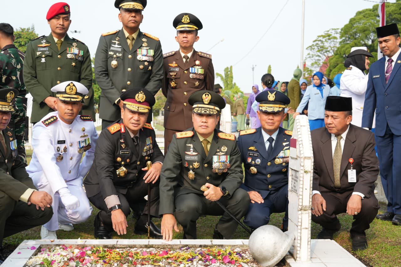 Ziarah Nasional HUT ke-81 TNI Digelar di TMP Kusuma Dharma Pekanbaru