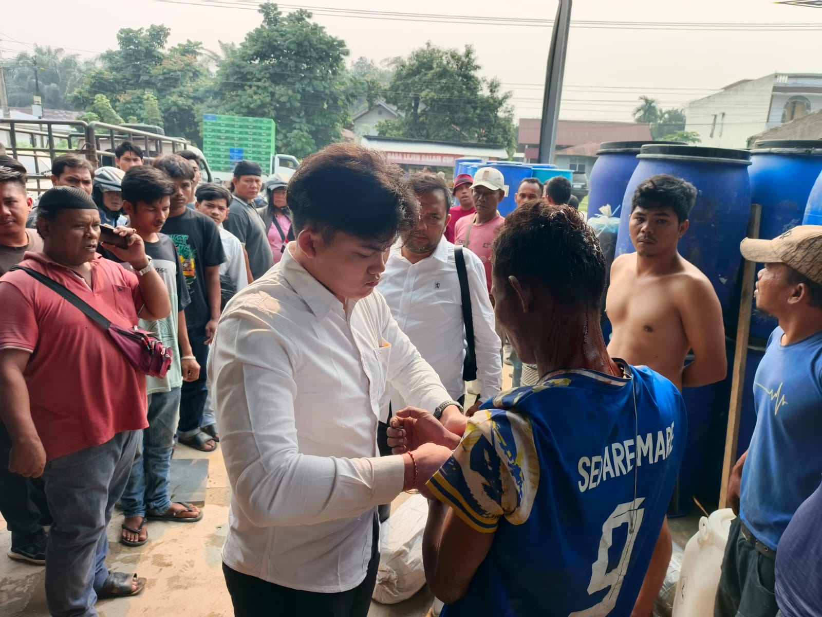  PEMUDA PEMALAK HP TOKO DI SOREK DITANGKAP POLSEK PKL.KURAS USAI TUSUK ANAK 9 TAHUN