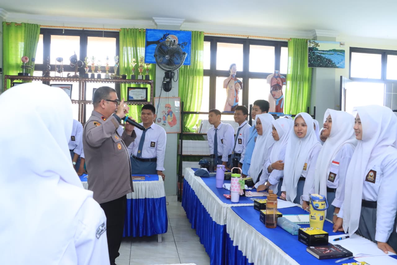 Polres Inhil Sosialisasikan Green Policing di SMAN 1 Tembilahan, Dorong Generasi Muda Peduli Lingkungan