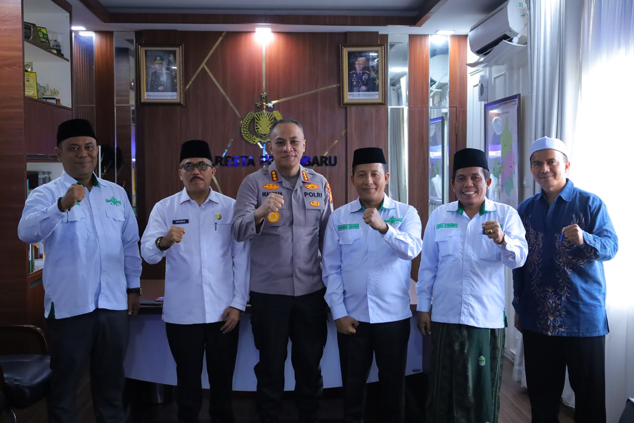 PENERIMAAN TAMU ROMBONGAN NAHDLATUL ULAMA (NU) DI RUANG KERJA KAPOLRESTA PEKANBARU