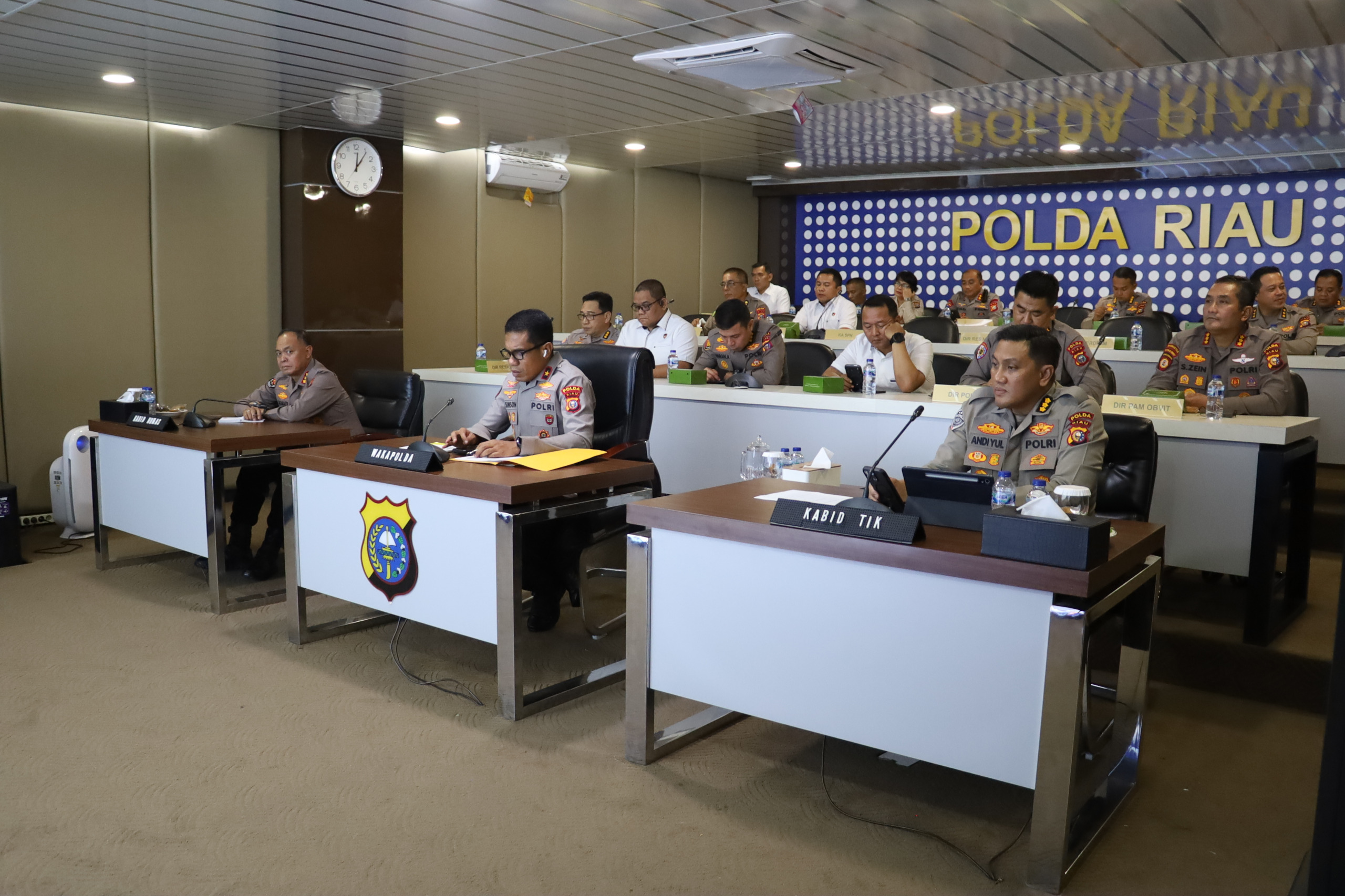 Wakapolda Riau Ikuti Arahan Pemerintah melalui Zoom Meeting Terkait Program Perlindungan Sosial