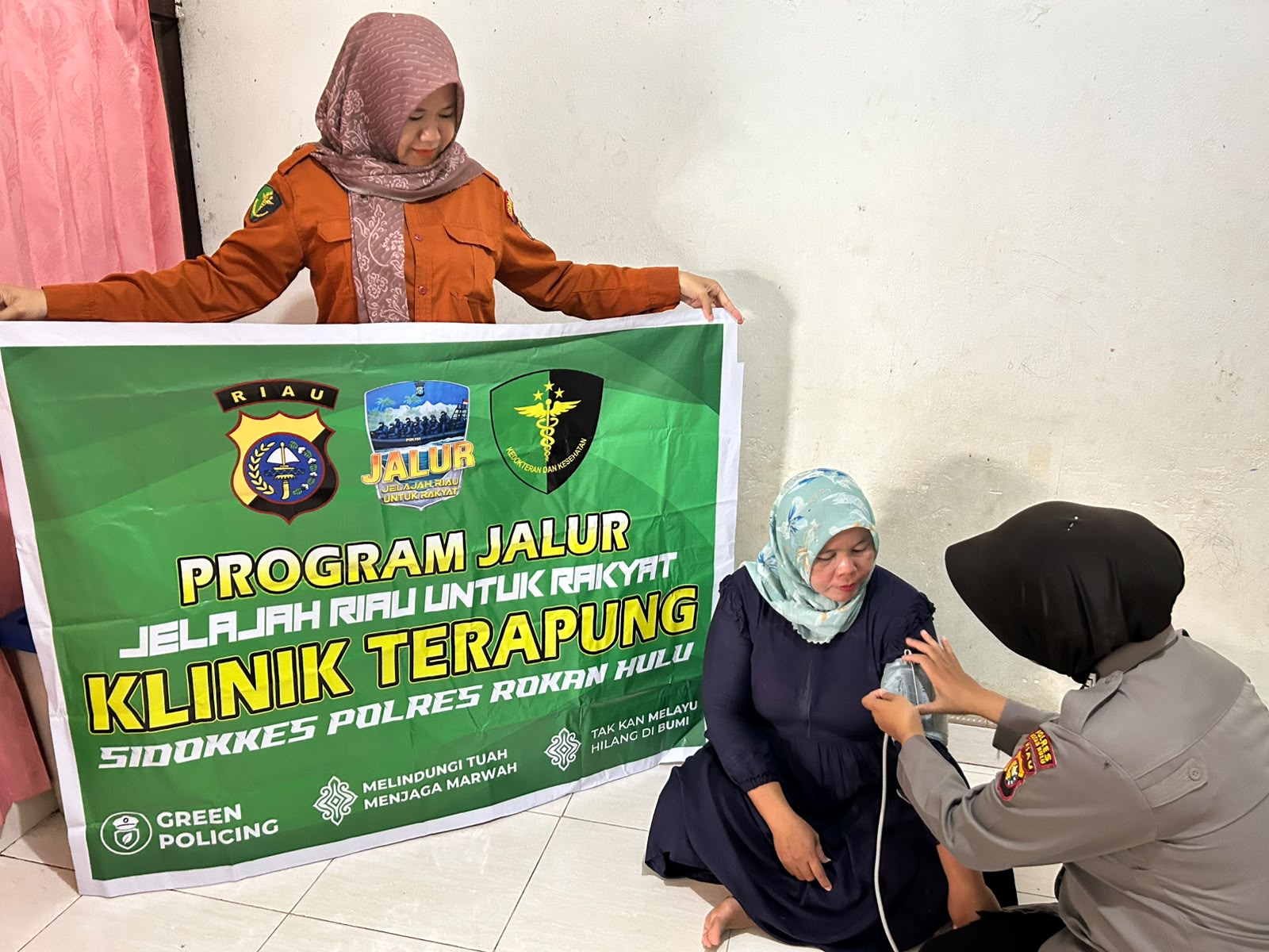 Polres Rohul Gelar Klinik Terapung, Berikan Pelayanan Kesehatan Gratis bagi Warga Pesisir Batang Lubuh