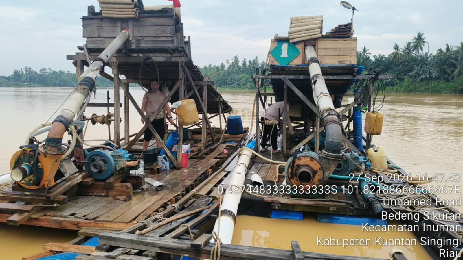 Polres Kuansing Tindak Lanjuti Layanan 110, Empat Rakit PETI di Sungai Kuantan Dirusak