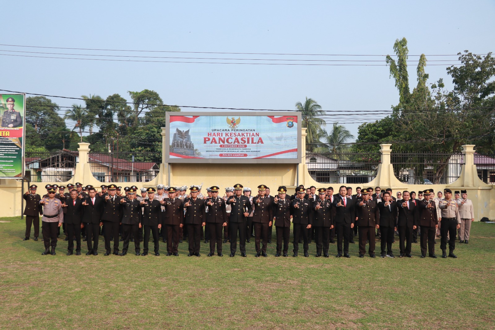 Teguhkan Semangat Persatuan, Polres Kampar Gelar Upacara Peringatan Hari Kesaktian Pancasila 2026 Pancasila Sebagai Kompas Pengabdian Kapolres Kampar Pimpin Upacara Kesaktian Pancasila