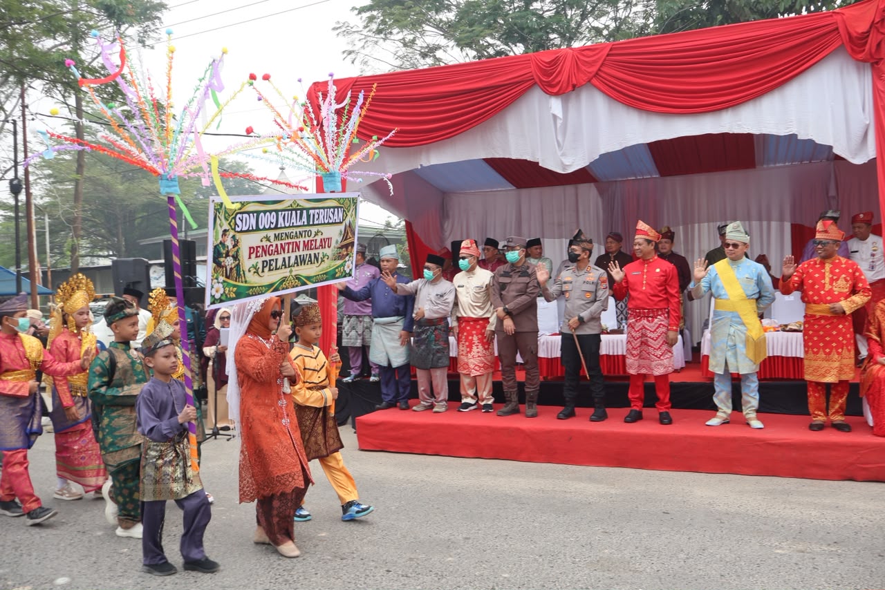 MERIAH PAWAI BUDAYA HARI JADI PELALAWAN KE-27 – RIBUAN PESERTA PAWAI DARI TAMAN KENANGAN HINGGA MINI SOCCER