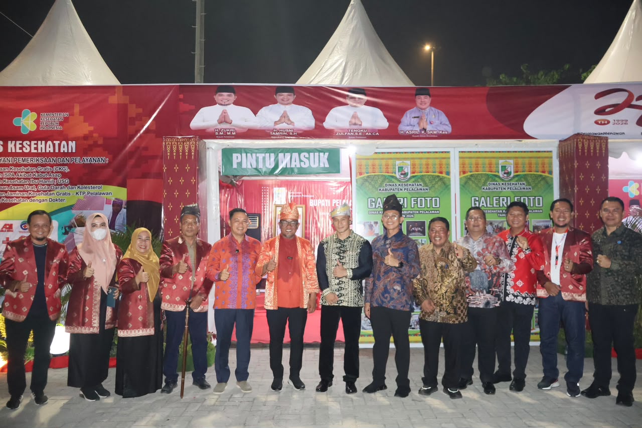 SPEKTAKULER HELAT PELALAWAN KE-27 RESMI DIBUKA BUPATI