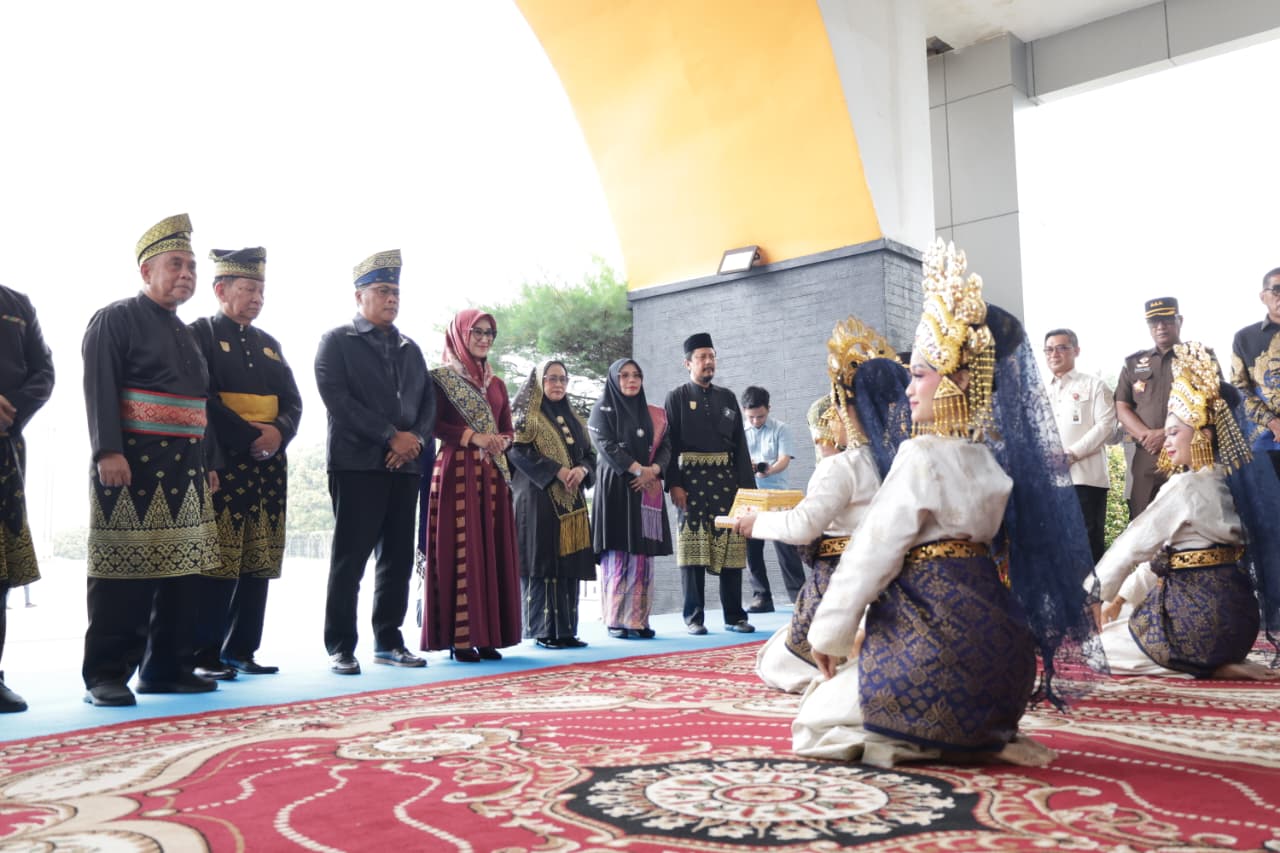 Kapolda Riau Irjen Pol Arman Achdiat Tiba di Pekanbaru, Disambut Unsur Forkopimda dan Pejabat Polda Riau