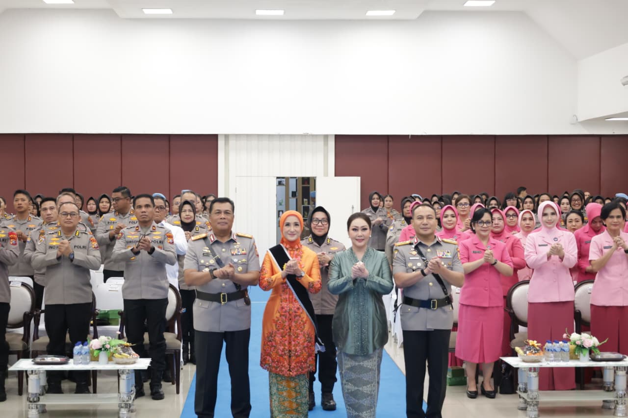 Serah Terima Ibu Asuh Polwan Polda Riau Berlangsung, Perkuat Pembinaan dan Kebersamaan