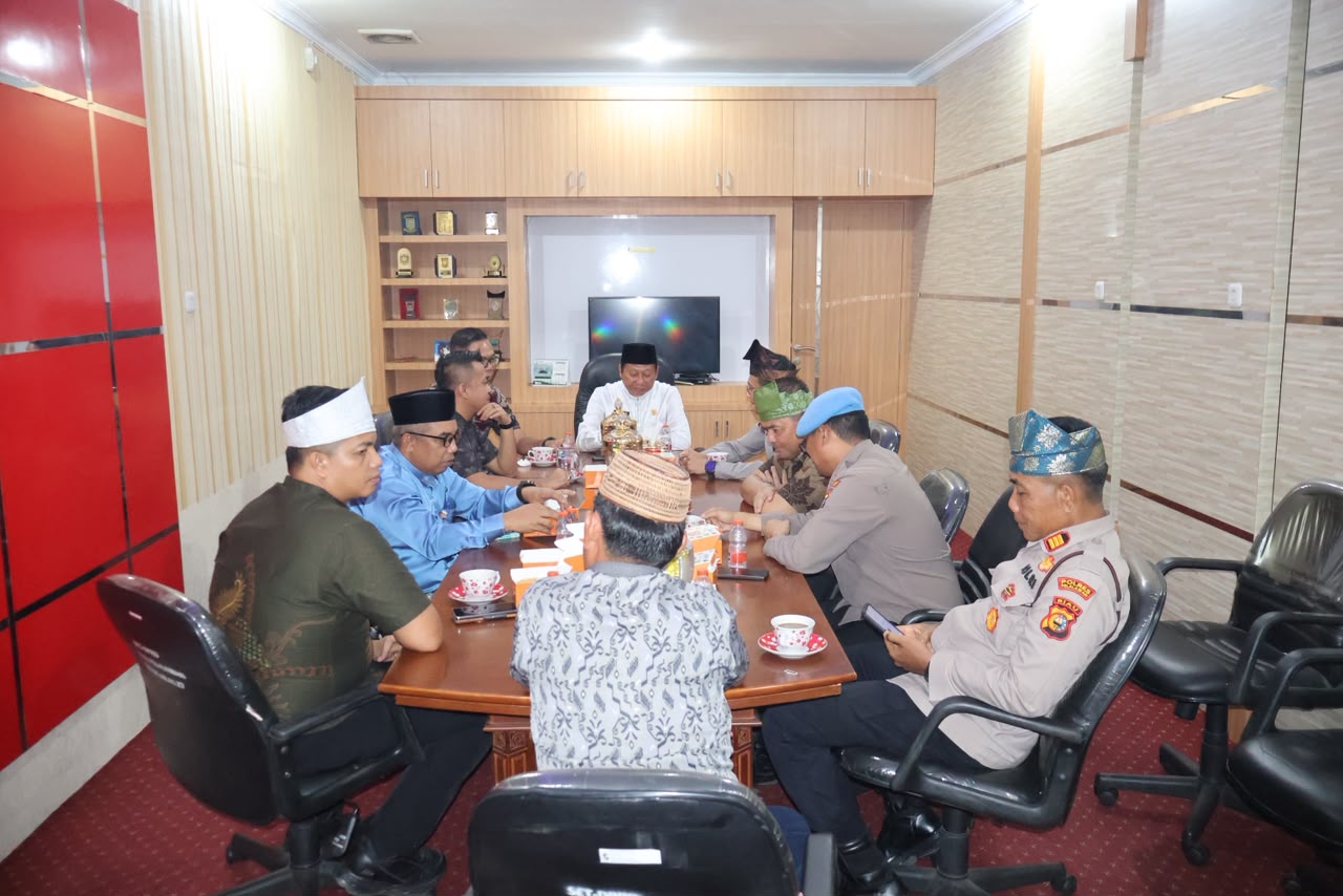 KAPOLRES PELALAWAN SILAHTURAHMI KE DPRD, BUKA HOTLINE HALLO KAPOLRES