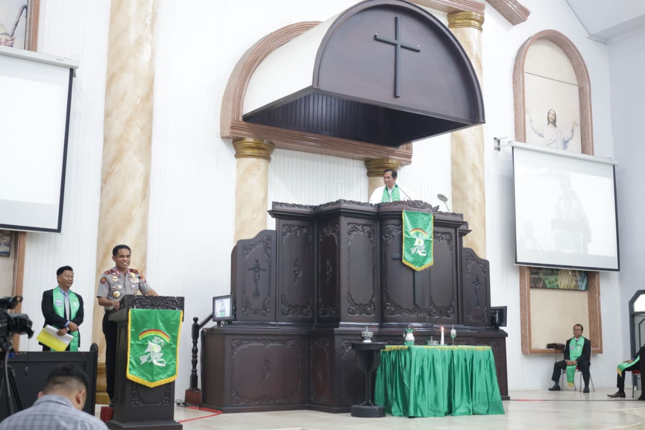Minggu Kasih di Gereja GPIB Immanuel, Wakapolda Riau Ajak Polri Hadir Lebih Dekat dengan Masyarakat
