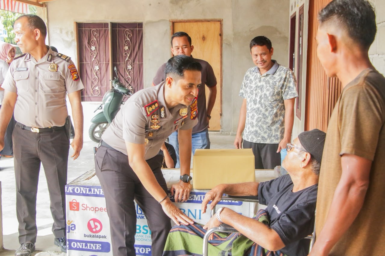 HUT Humas Polri ke-75, Polres Rohul Salurkan Bansos Berupa Sembako untuk Masyarakat Desa Koto Tinggi