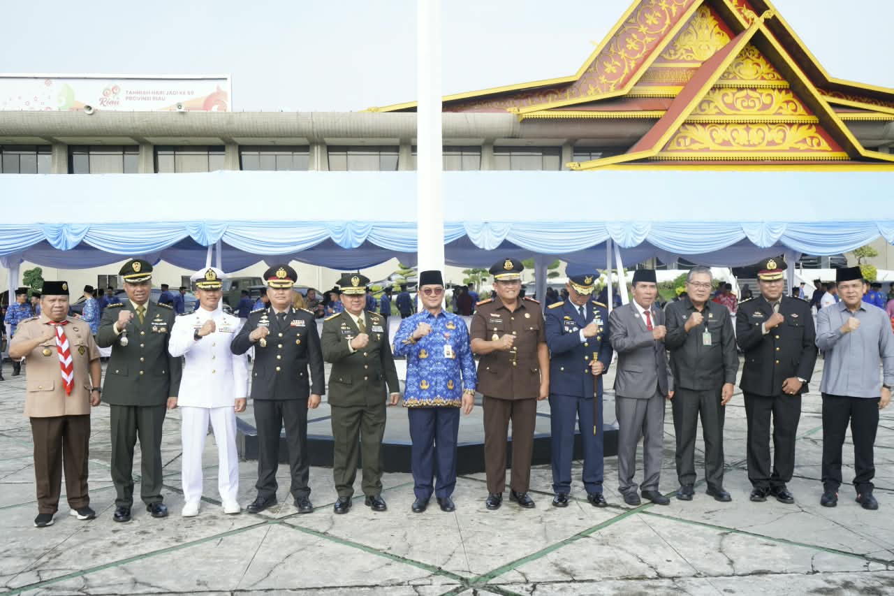 Irwasda Polda Riau Hadiri Upacara Hari Sumpah Pemuda ke-98 di Kantor Gubernur Riau