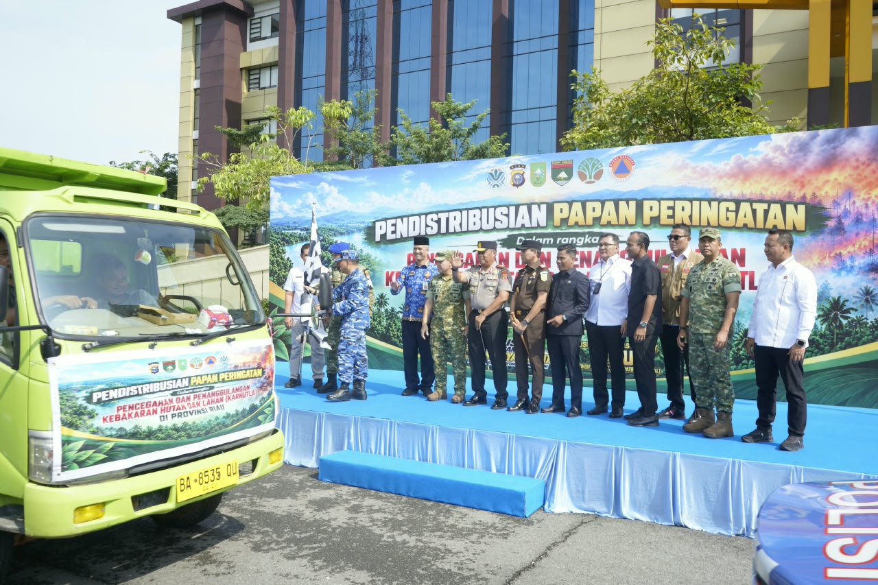 Polda Riau Distribusikan 260 Papan Peringatan Karhutla, Perkuat Pencegahan dan Pengawasan di Wilayah Rawan