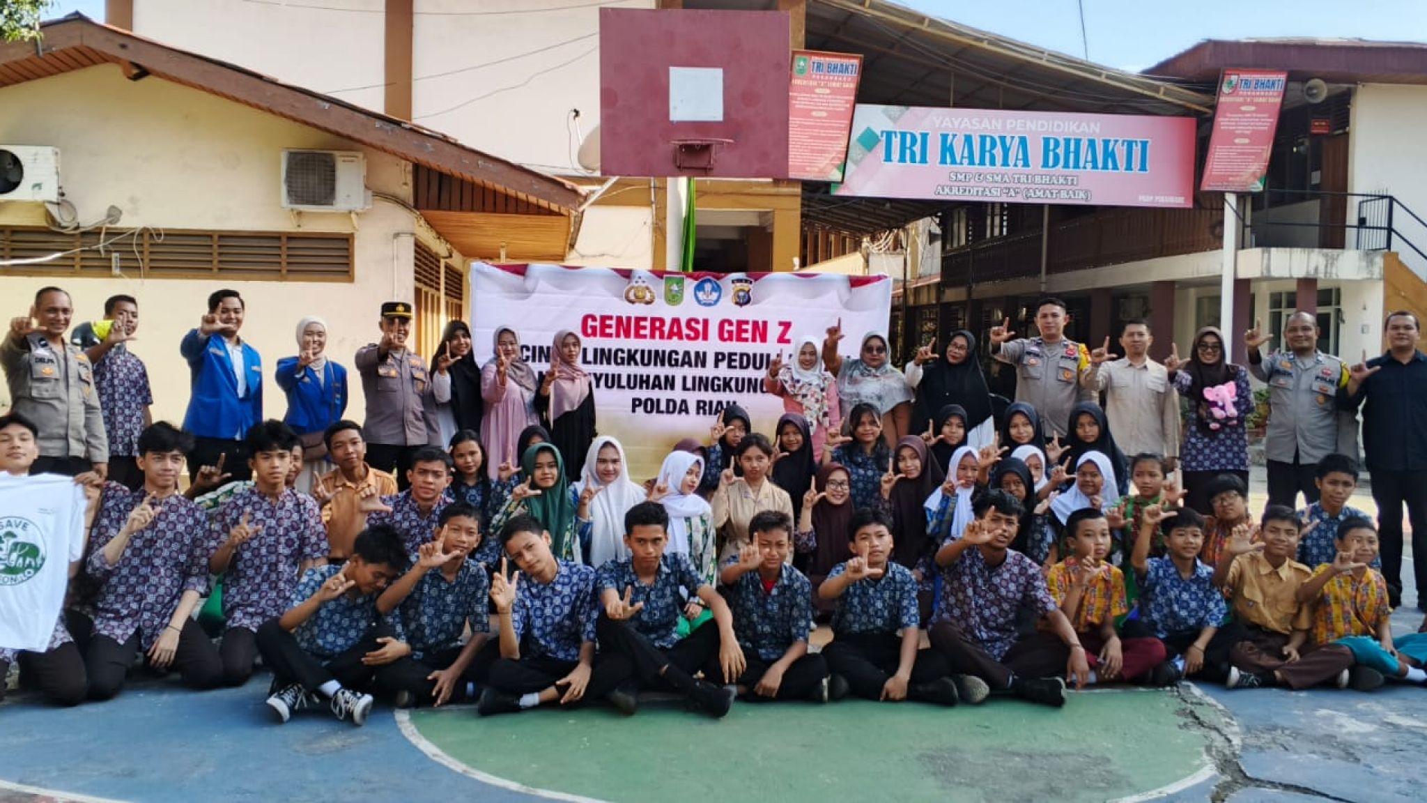 Cipayung Plus, Mahasiswa PMII serta Bhabinkamtibmas Sosialisasi Lingkungan Sehat, Penanaman Pohon di SMA Yayasan Try Karya Bhakti