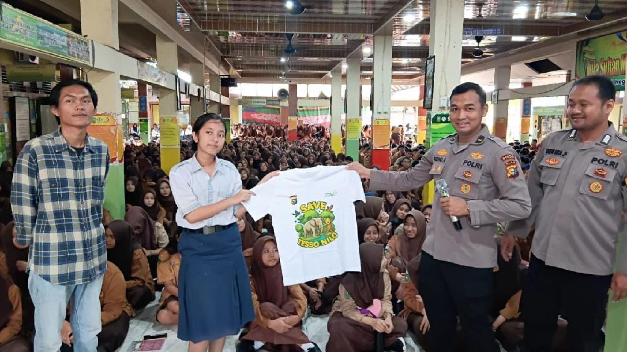 Mahasiswa dan Bhabinkamtibmas Ajak Siswa SMA 5 Pekanbaru Untuk Peduli Alam