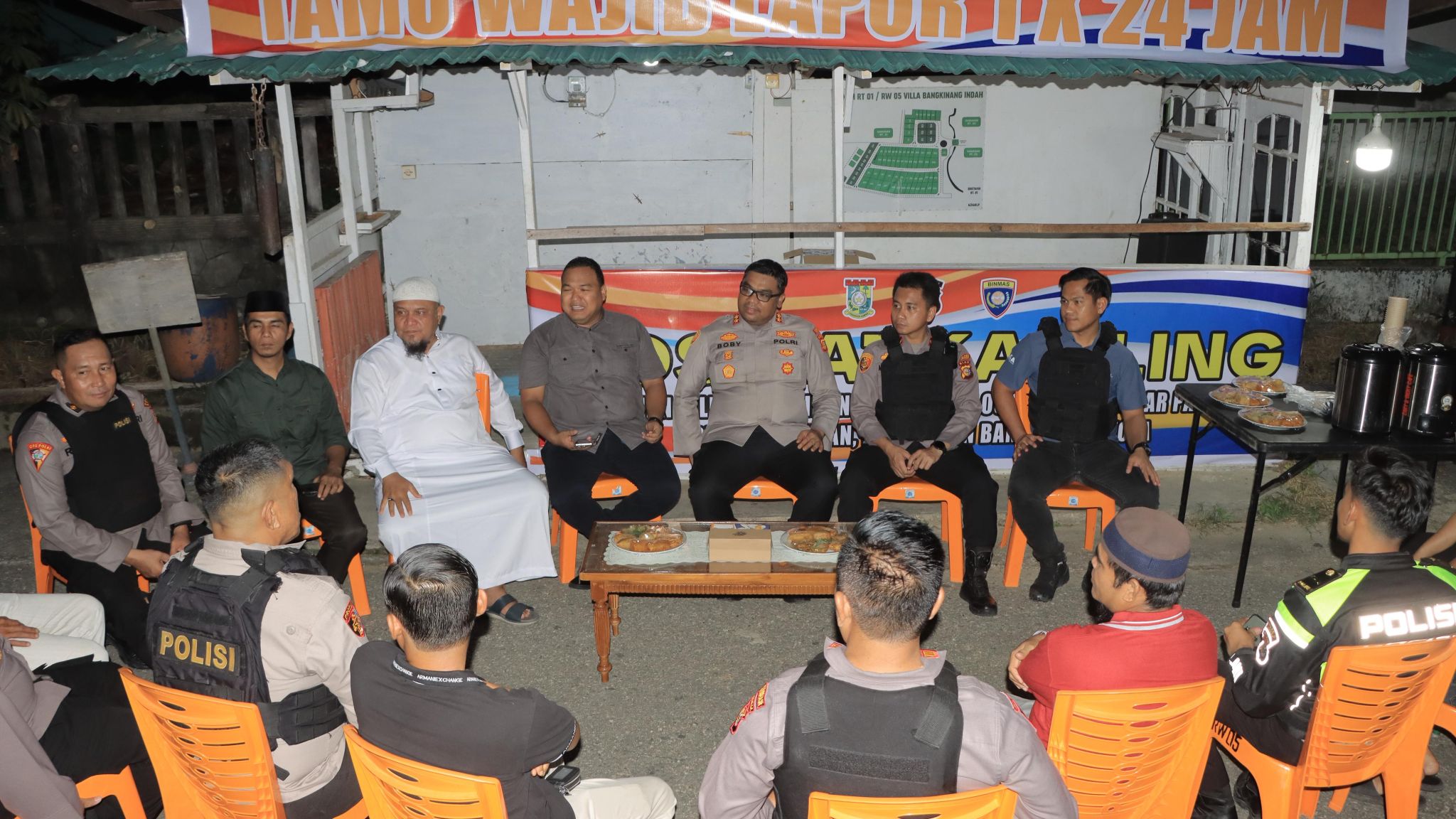 Kunjungi Pos Siskamling, Kapolres Kampar Dengarkan Keluh Kesah dan Ajak Warga Jaga Lingkungan