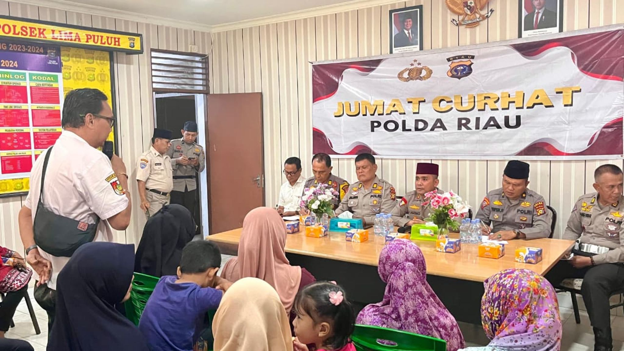 Dekat dengan Warga, Dengarkan Suara Hati Rakyat,Jumat Curhat Polda Riau di Polsek Lima Puluh Pekanbaru