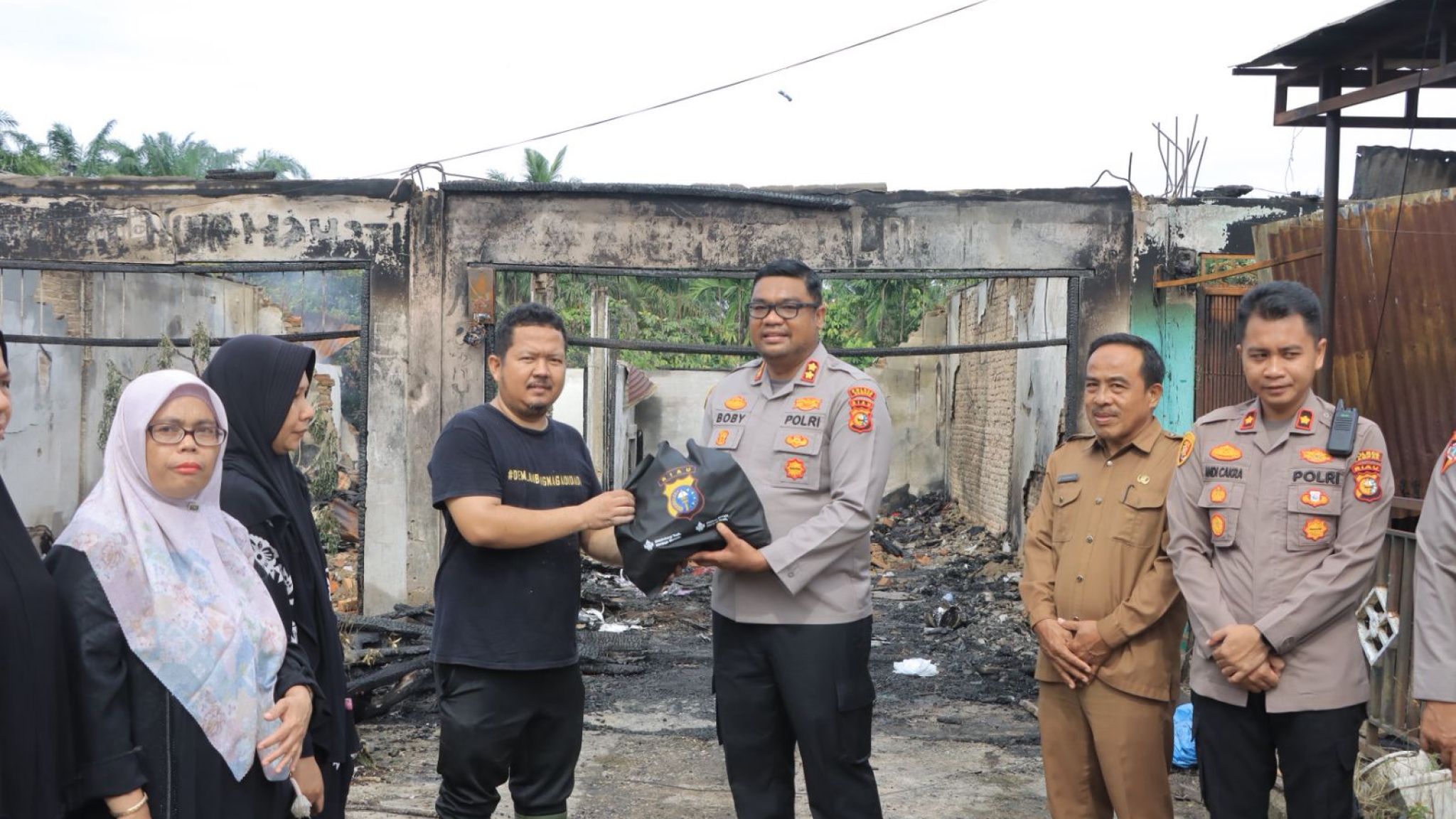 Kapolres Kampar Gandeng PJU, Ulurkan Tangan ke Korban Kebakaran Pasar Kuok: 'Kami Berharap Dapat Meringankan Beban