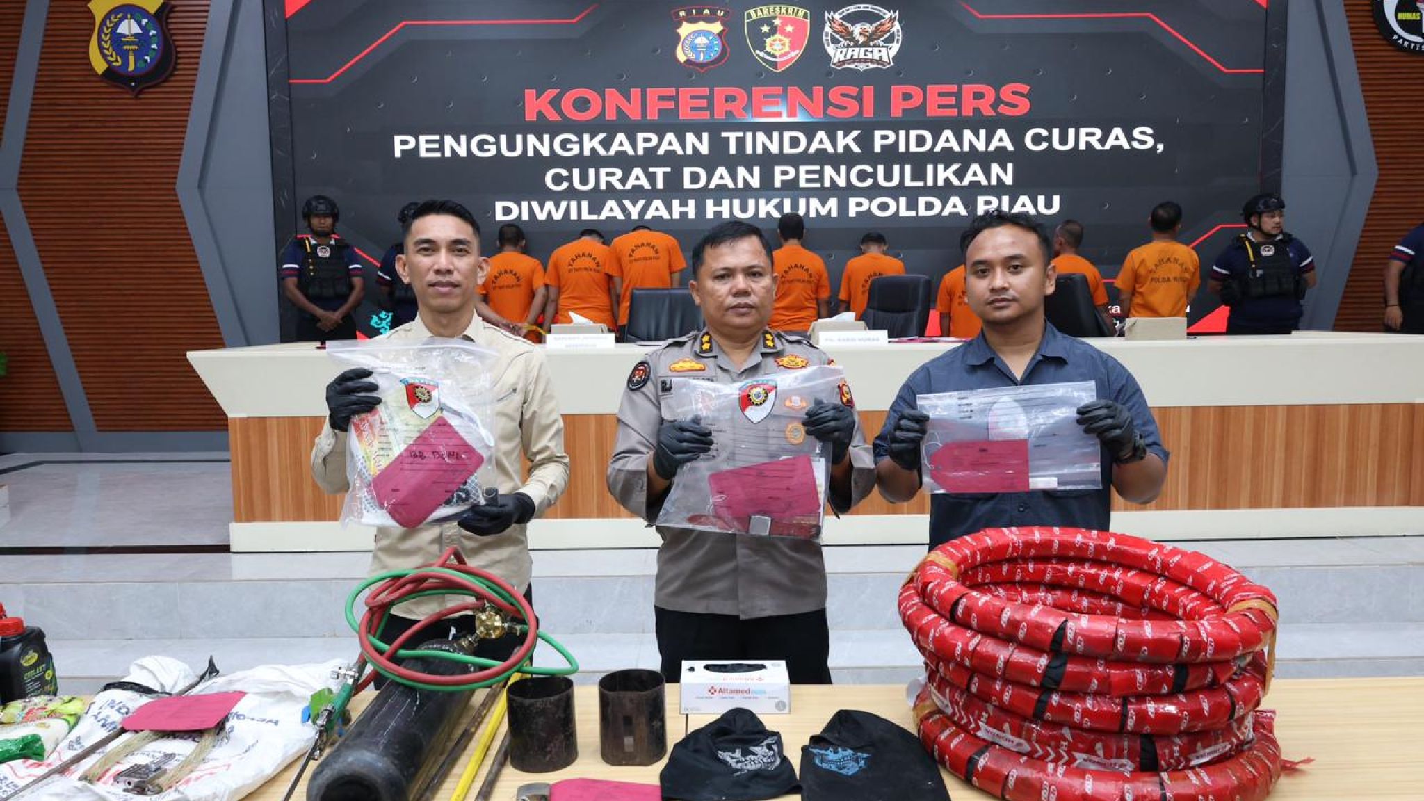 Bersih-Bersih Kriminal di Riau: Polda Tangkap 8 Tersangka Pembobolan, Penjambretan hingga Penculikan