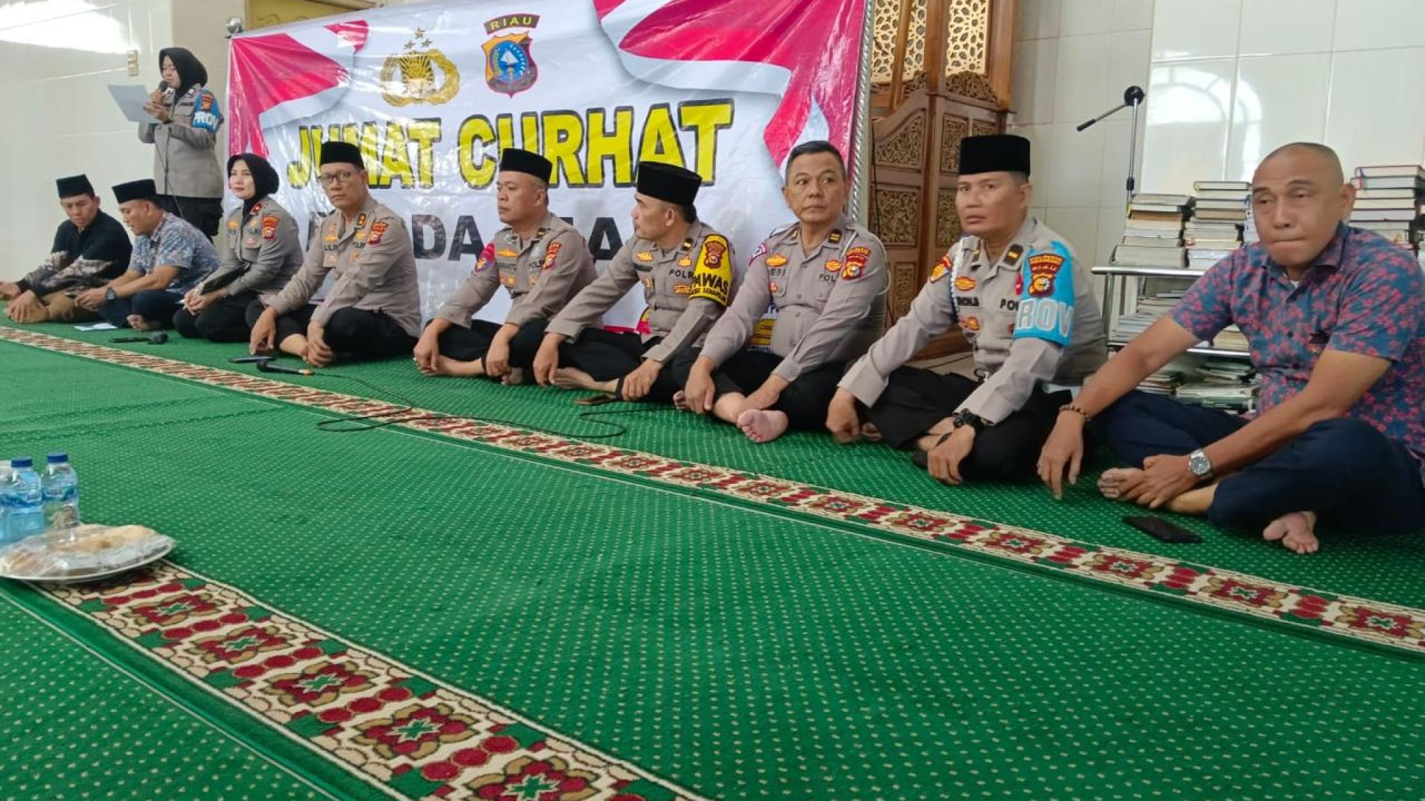 Dekatkan Diri dengan Warga, Polda Riau Gelar Jumat Curhat di Masjid Istiqoroh Padang Terubuk: Wadah Aspirasi dan Solusi Bersama