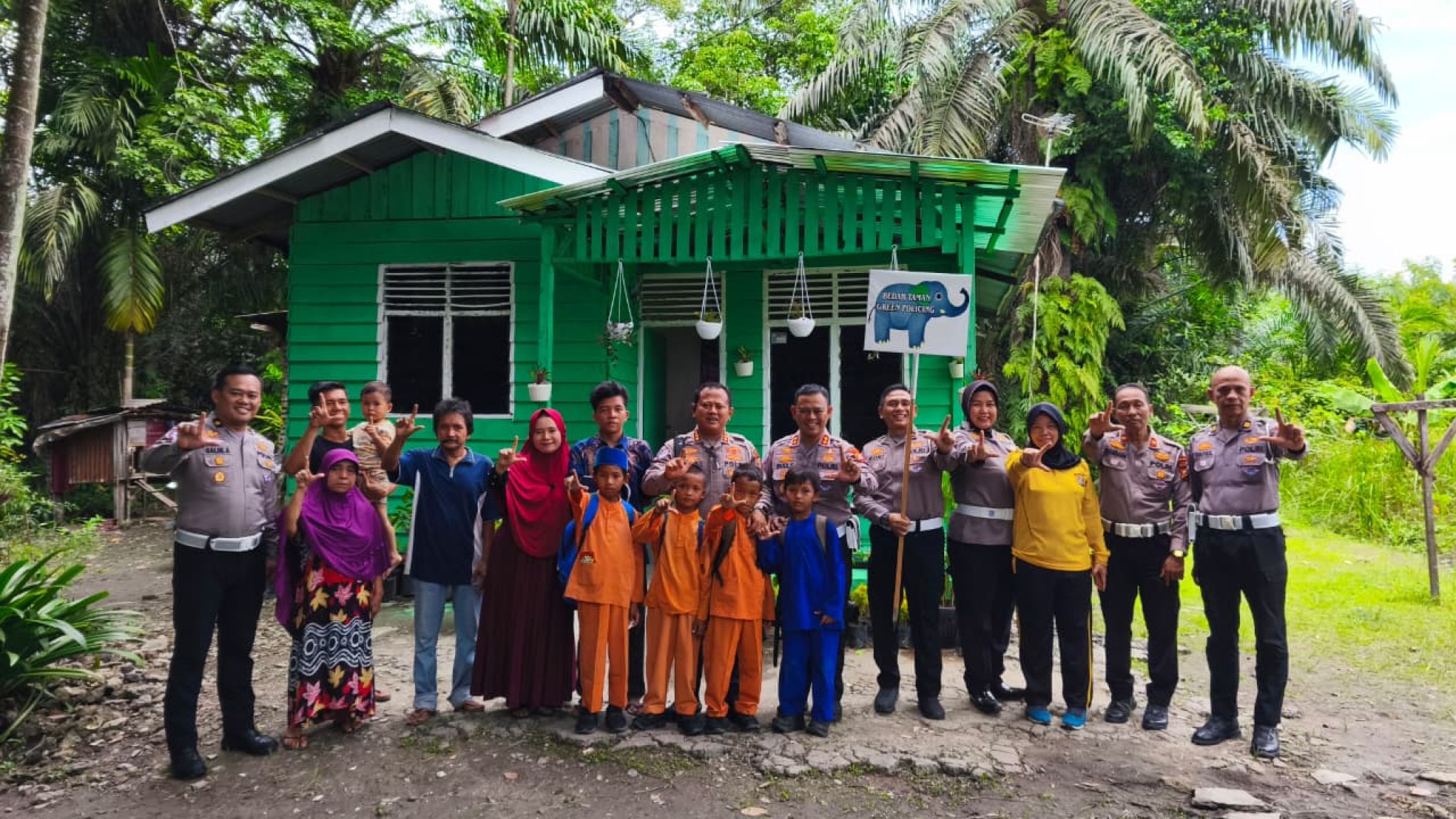 Dirlantas Polda Riau Berikan Perhatian Khusus Kepada Korban Laka Lantas Melalui Program Green Policing