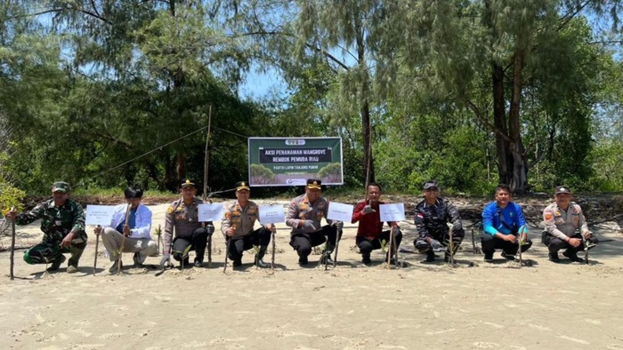 Rembuk Pemuda Riau Satukan Semangat Green Policing, Tanam Mangrove di Bengkalis