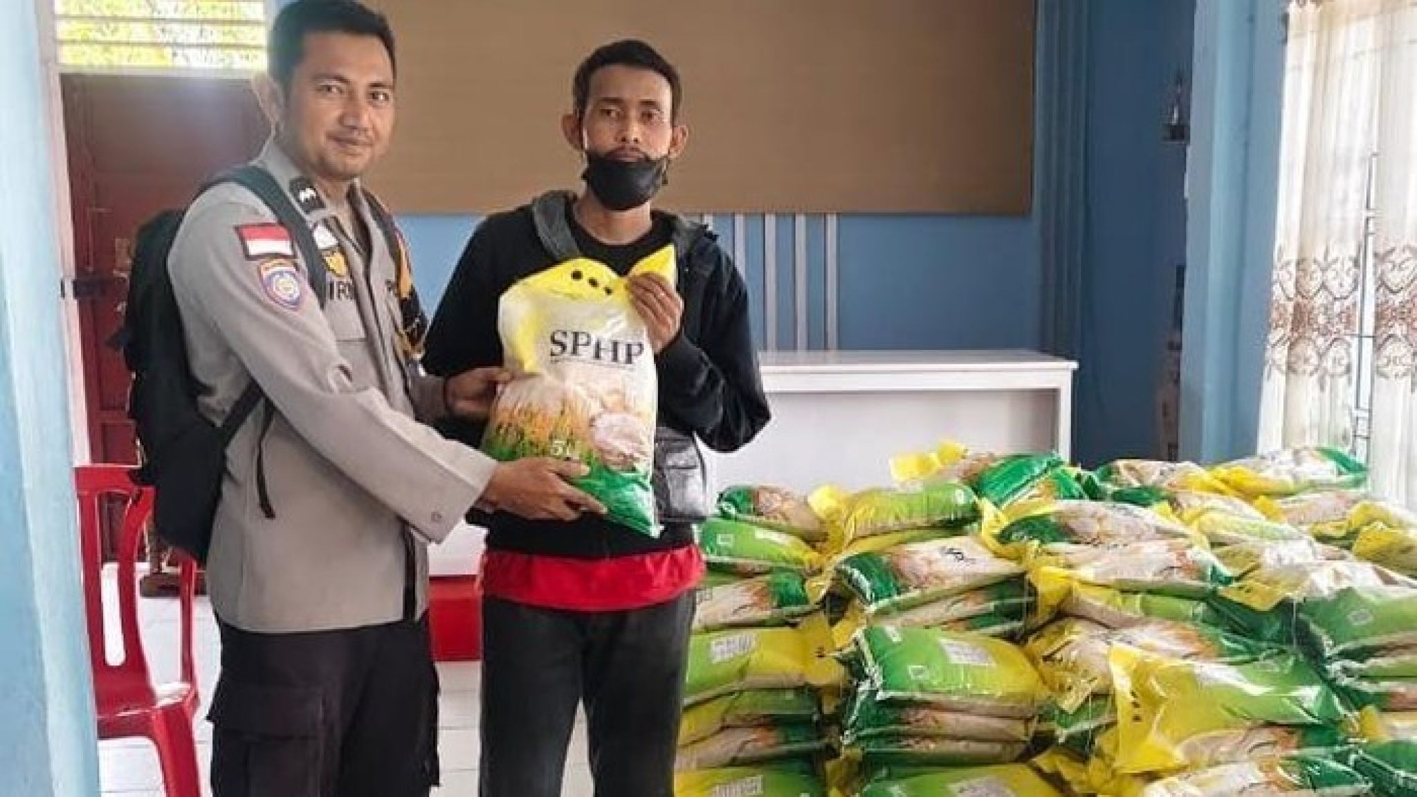 Polres Kepulauan Meranti dan Bulog Salurkan 98 Ton Beras Lewat Gerakan Pangan Murah: Bukti Nyata Polri Hadir untuk Rakyat