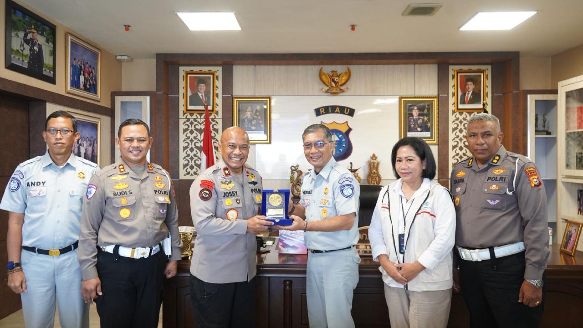 Sinergi Keselamatan dan Pelayanan: Wakapolda Riau Terima Audiensi Kakanwil Jasa Raharja Provinsi Riau