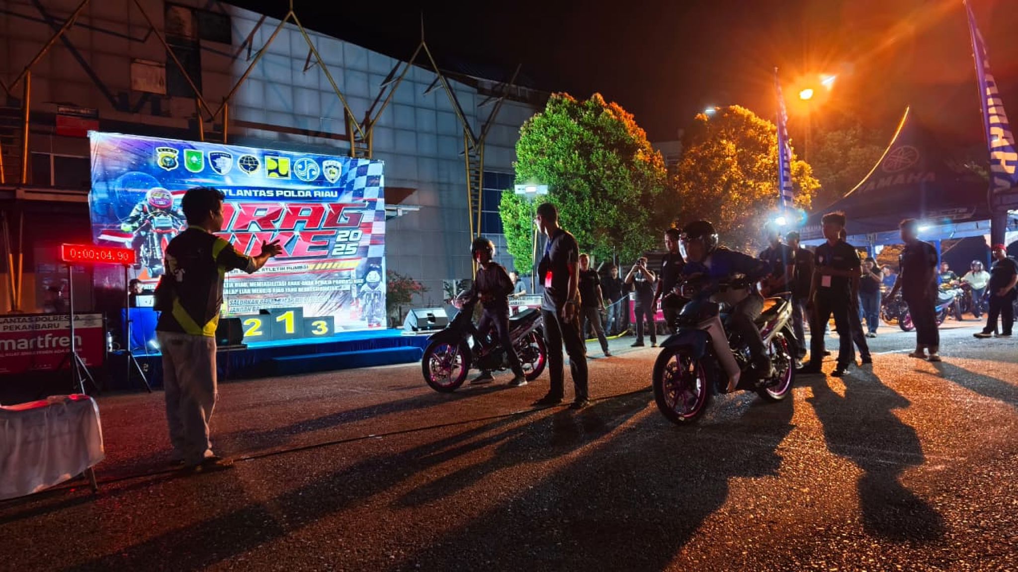 DRAG BIKE POLICING SESSION VIII: LANGKAH HUMANIS DITLANTAS POLDA RIAU REDUKSI BALAP LIAR DAN HIDUPKAN UMKM
