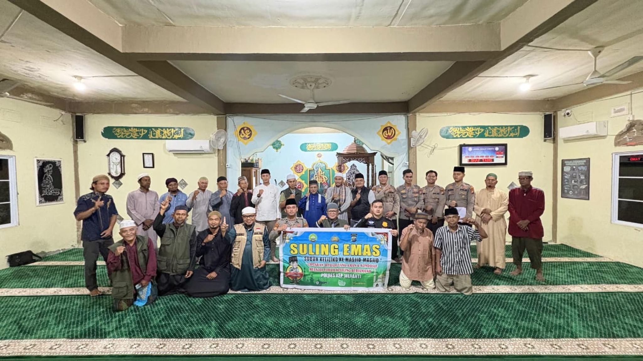 POLRES KEPULAUAN MERANTI GELAR KEGIATAN SHOLAT SUBUH KELILING (SULING) DI MASJID AL-MUTMAINAH, WUJUDKAN KE DEKATTAN POLRI DAN MASYARAKAT