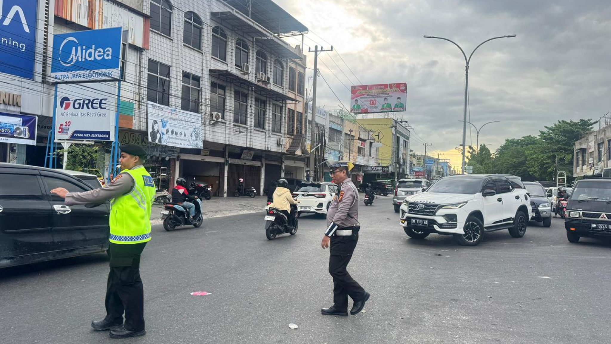 Sinergi dan Aksi Nyata Ditlantas Polda Riau: Urai Kemacetan dan Edukasi Kamseltibcarlantas.