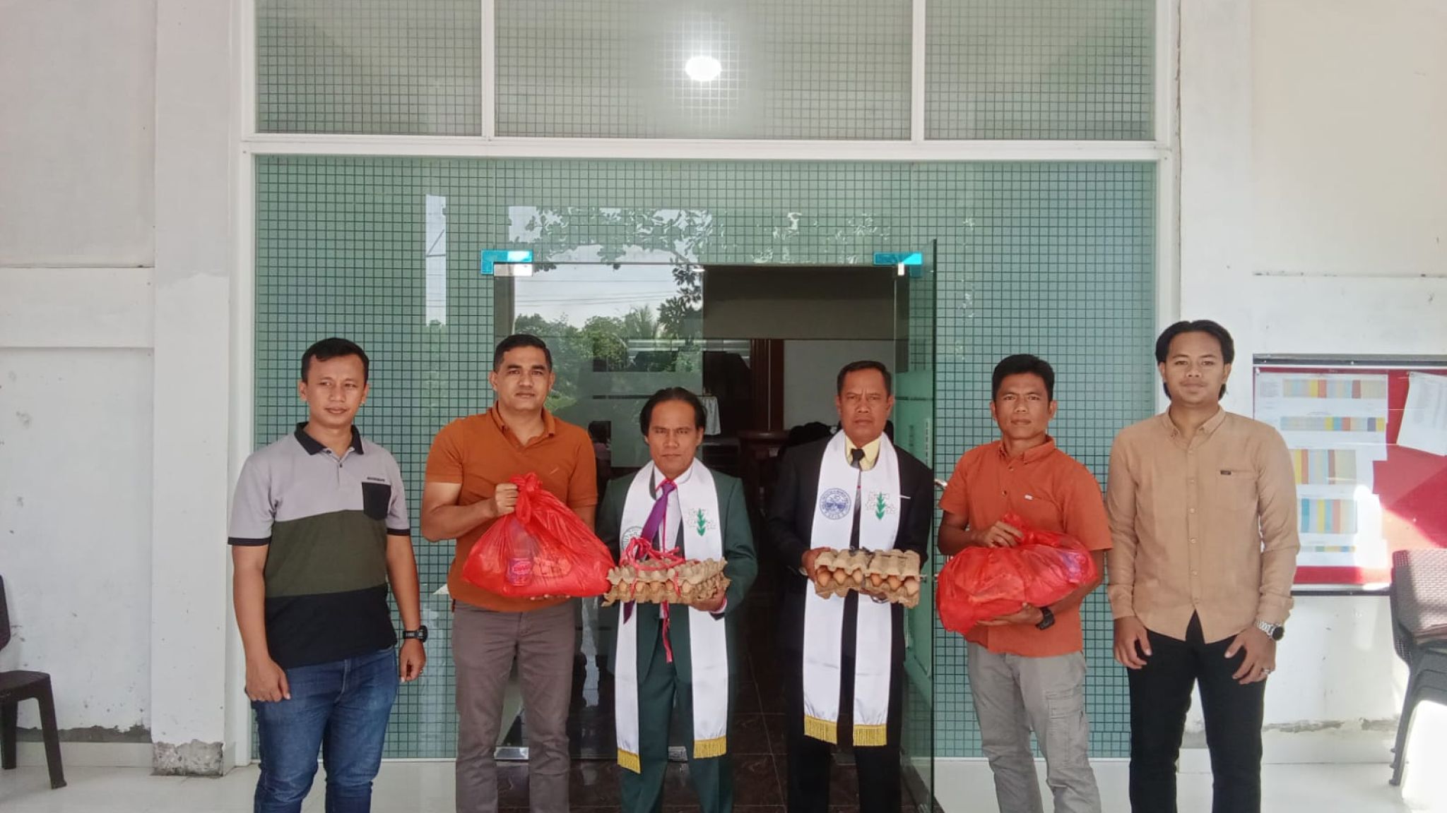 Polres Kuatan Singingi Laksanakan Program “Minggu Kasih” di Gereja GPIB Efrata Teluk Kuantan