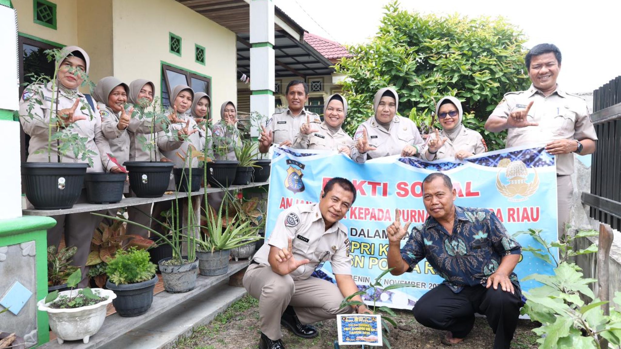 Korpri Polda Riau Gelar Anjangsana Sambut HUT Ke-54, Berikan Bantuan kepada Pensiunan