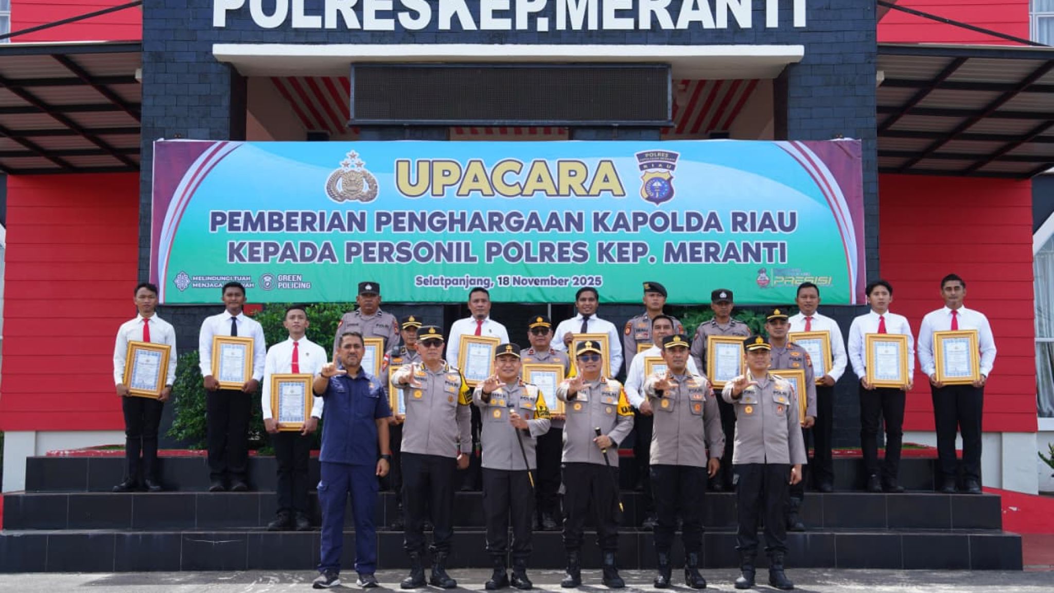 Upacara Penghargaan Personel Berprestasi, Kapolda Riau Apresiasi Keberhasilan Polres Kepulauan Meranti Ungkap 30 Kg Narkotika