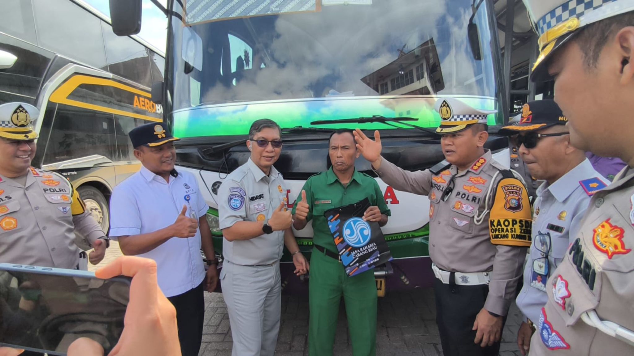Dirlantas Polda Riau Gandeng Instansi Terkait Gelar Ramp Check di Terminal AKAP Pekanbaru, Pastikan Keselamatan Penumpang dalam Operasi Zebra Lancang Kuning 2025