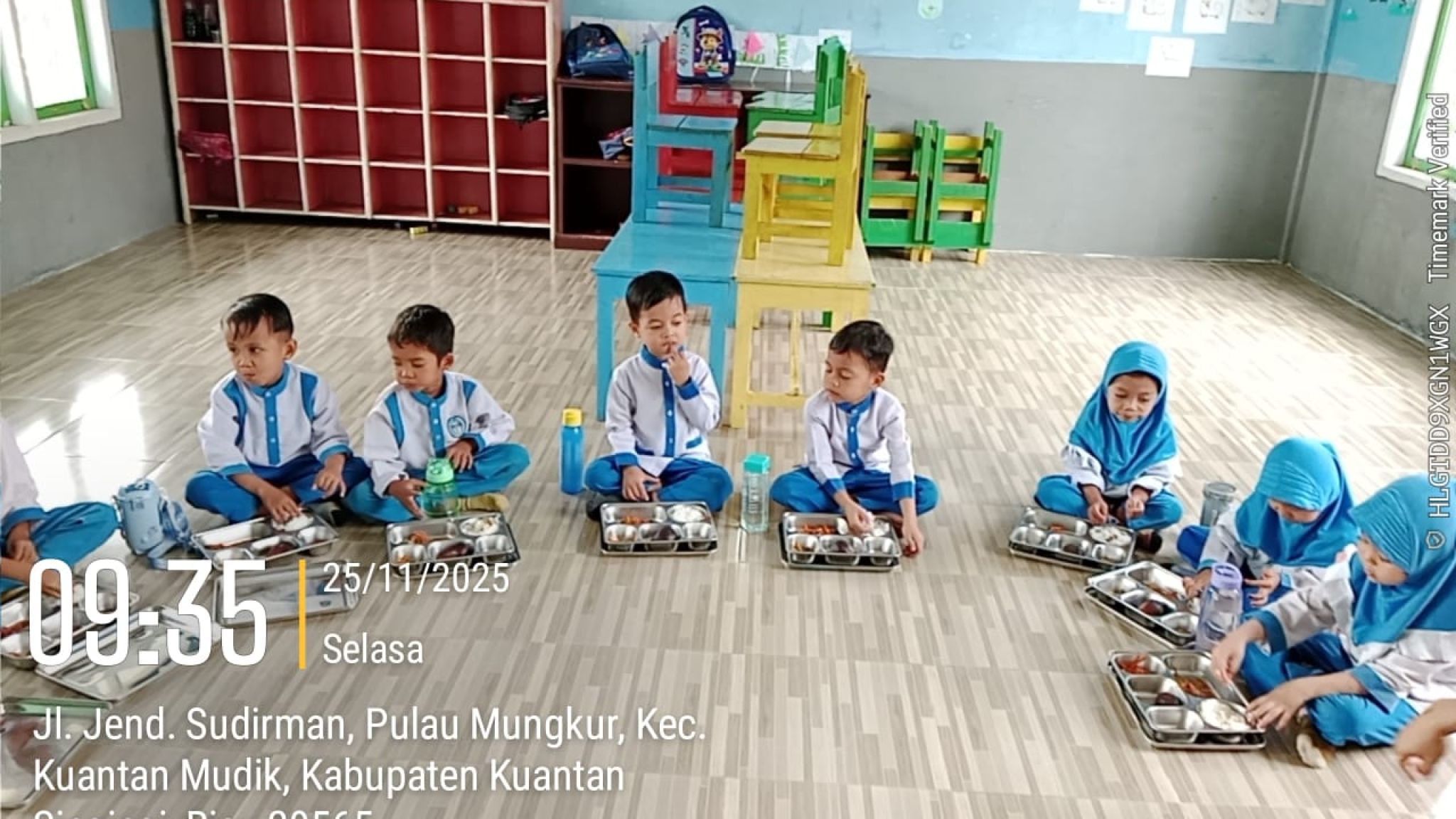 Polsek Kuantan Mudik Dukung Program Makan Bergizi Gratis, Kapolres Kuansing: Untuk Wujudkan Generasi Sehat dan Cerdas