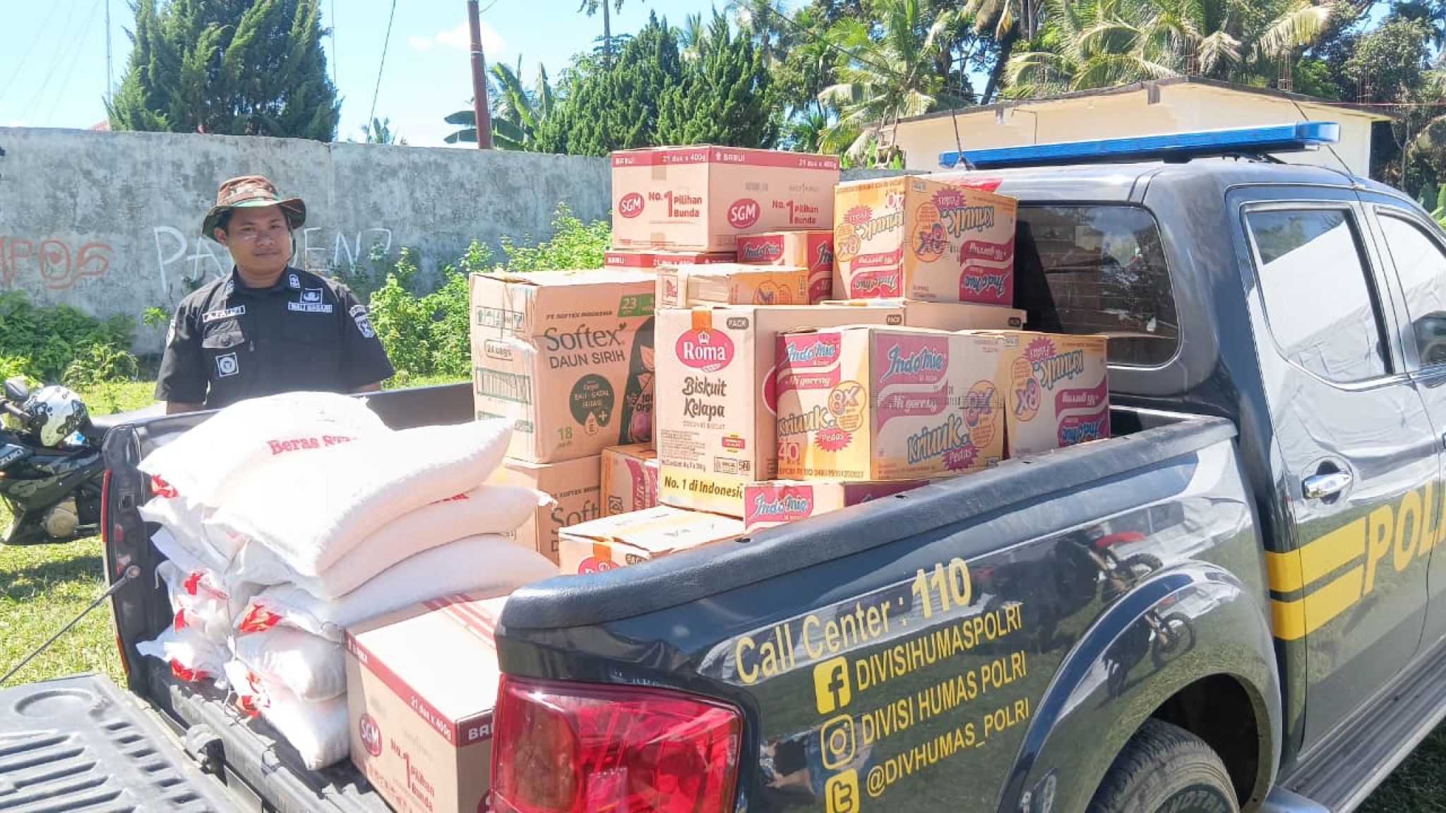 Polda Riau Gerak Cepat! Bantuan Logistik dan 390 Personel Dikerahkan untuk Ringankan Derita Warga Agam