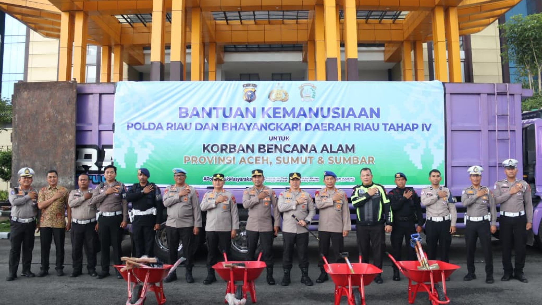 Polda Riau Lepas 3.459 Alat Pasca Bencana untuk Aceh, Sumut, dan Sumbar