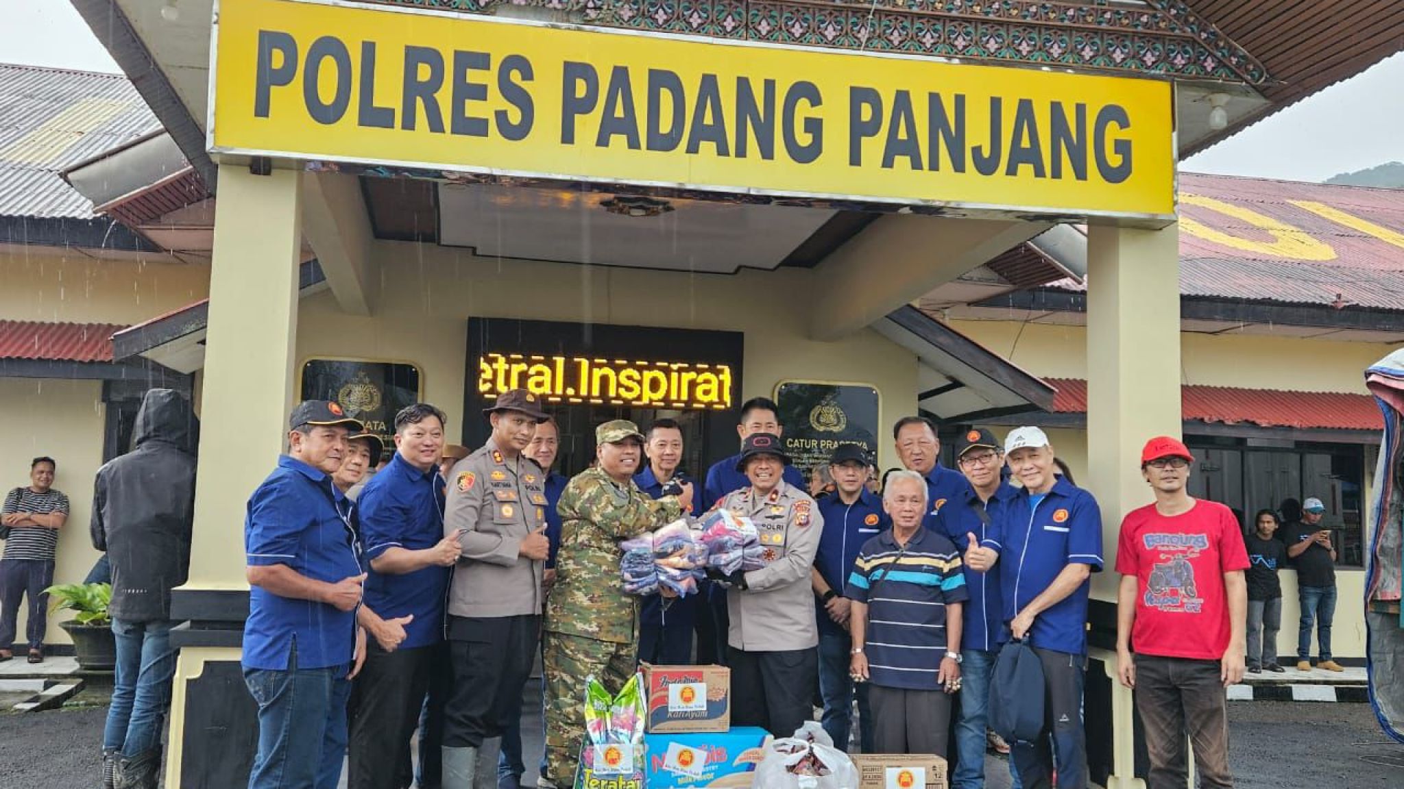 Wakapolda Riau Tinjau Akses Jalan dan Beri Dukungan Moril kepada Personel Pencarian Korban Longsor di Padang Panjang