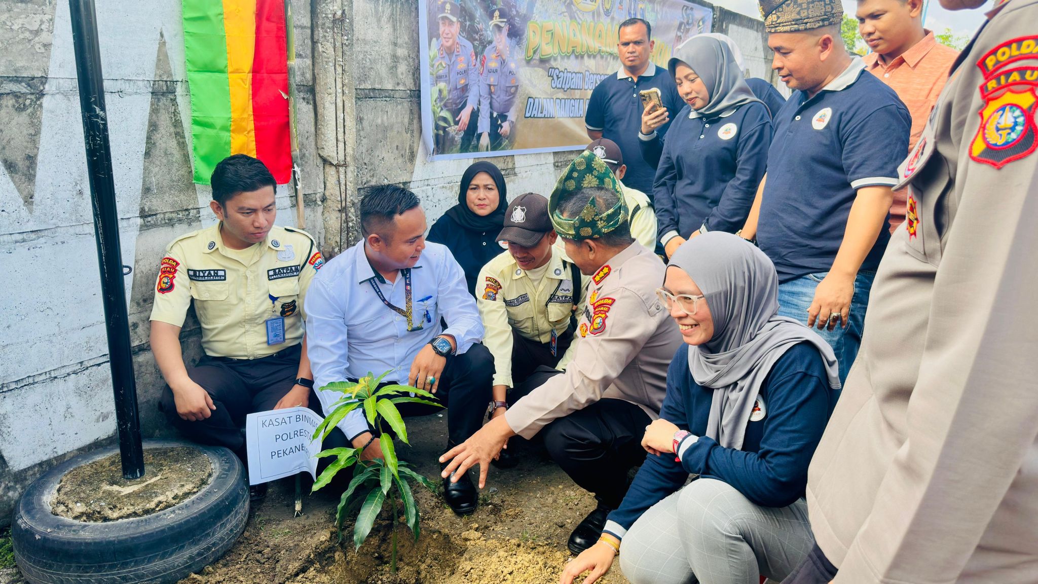 Green Policing di HUT Satpam ke-45, Dirbinmas Polda Riau Ajak Satpam Peduli Lingkungan