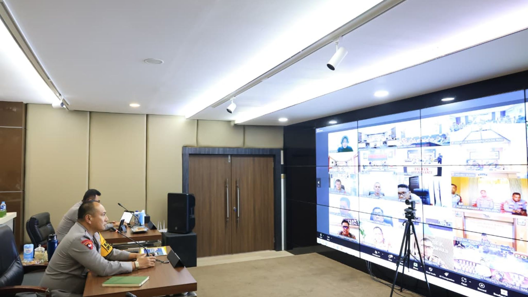 Kapolda Riau Pimpin Pelatihan Komunikasi Pengoperasian Layanan 110 dan Pelayanan Publik Polri