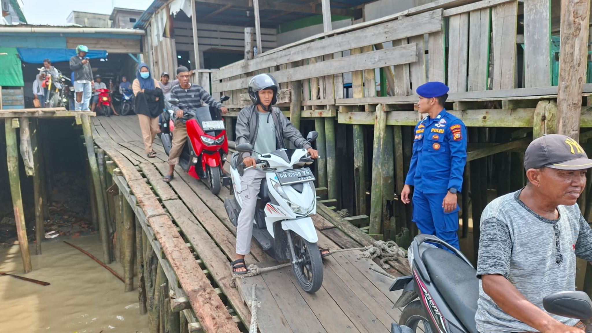 Polres Meranti Tingkatkan Pengamanan Pelabuhan Kempang Selama Operasi Lilin 2025.