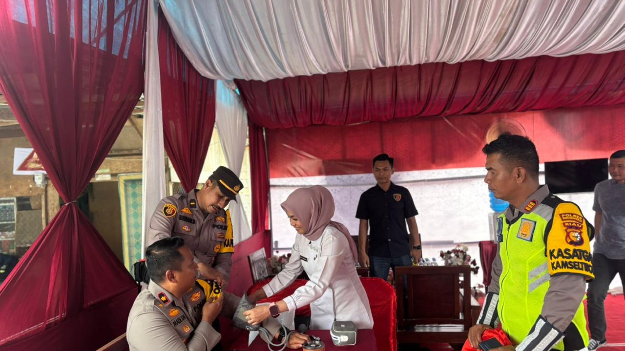 Pastikan Kesiapan Nataru, Wakapolres Rokan Hulu Tinjau Pos Pelayanan dan Pengamanan Operasi Lilin 2025