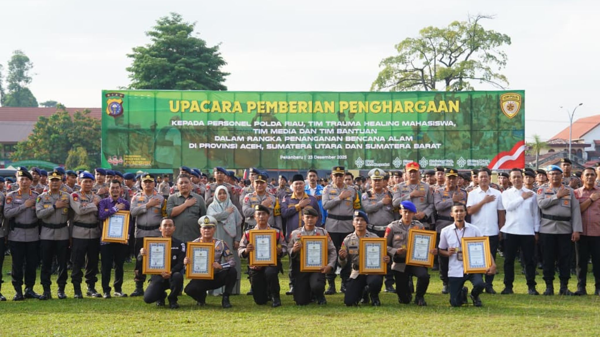 Kapolda Riau Beri Penghargaan kepada 488 Personel Penanganan Bencana, Sebut sebagai Pejuang Kemanusiaan