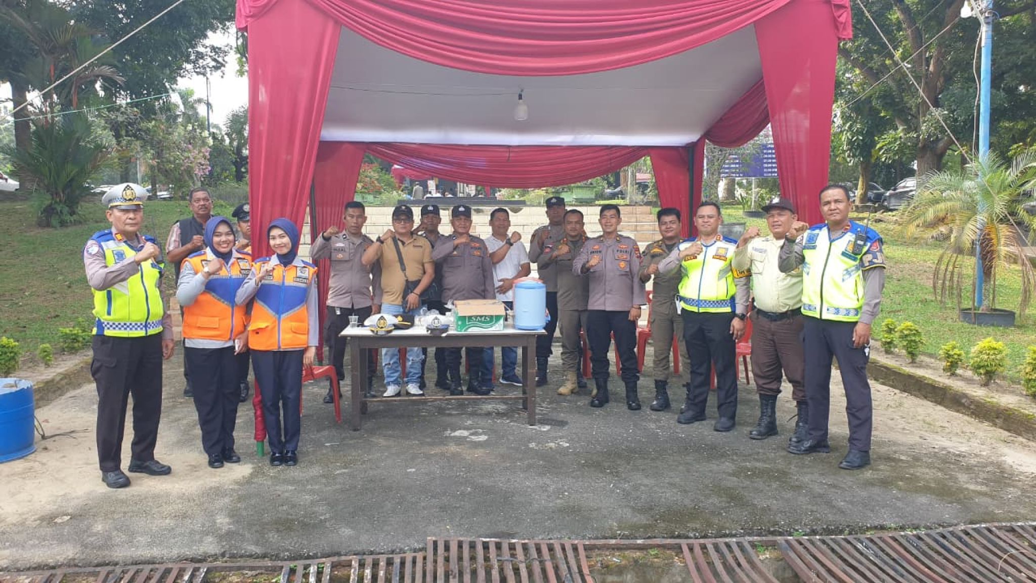 Wadirlantas Polda Riau Pantau Pengamanan Ibadah Natal dan Arus Lalu Lintas di Pekanbaru