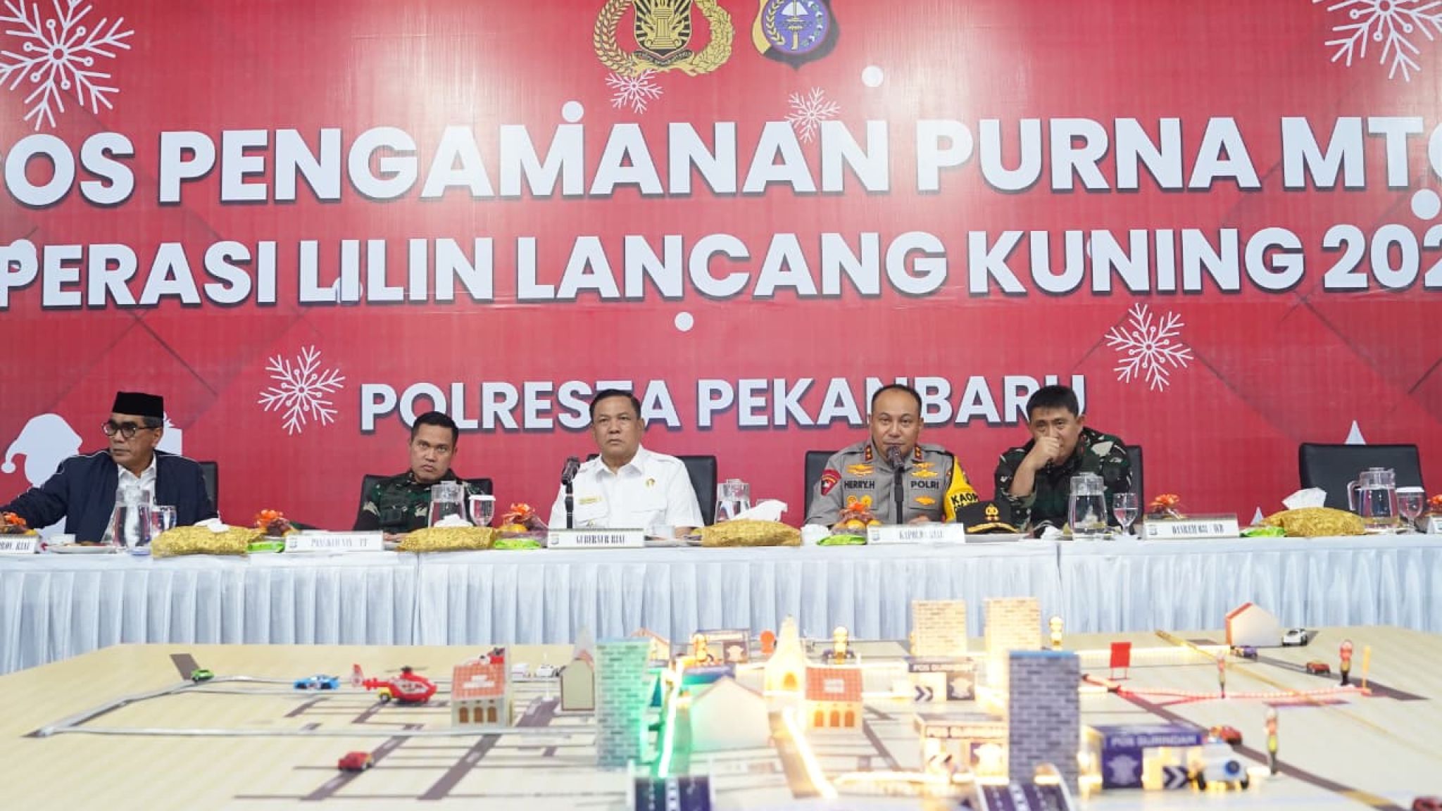 Kapolda Riau Ikuti Pemantauan Sitkamtibmas Malam Pergantian Tahun Bersama Kapolri