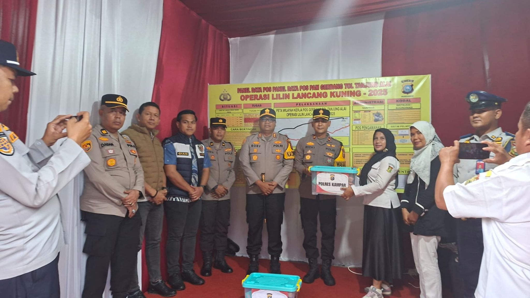 Kapolres Tinjau Pospam Exit Tol XIII Koto Kampar, Jaga Semangat